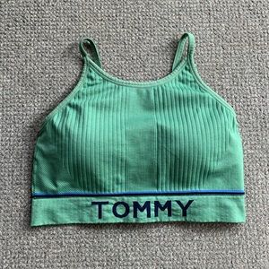 TOMMY HILFIGER High-Neck Ribbed Sports Bra💚